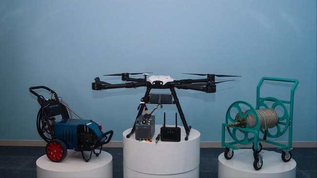 AL005 Pro Cleaning Drone overview 1